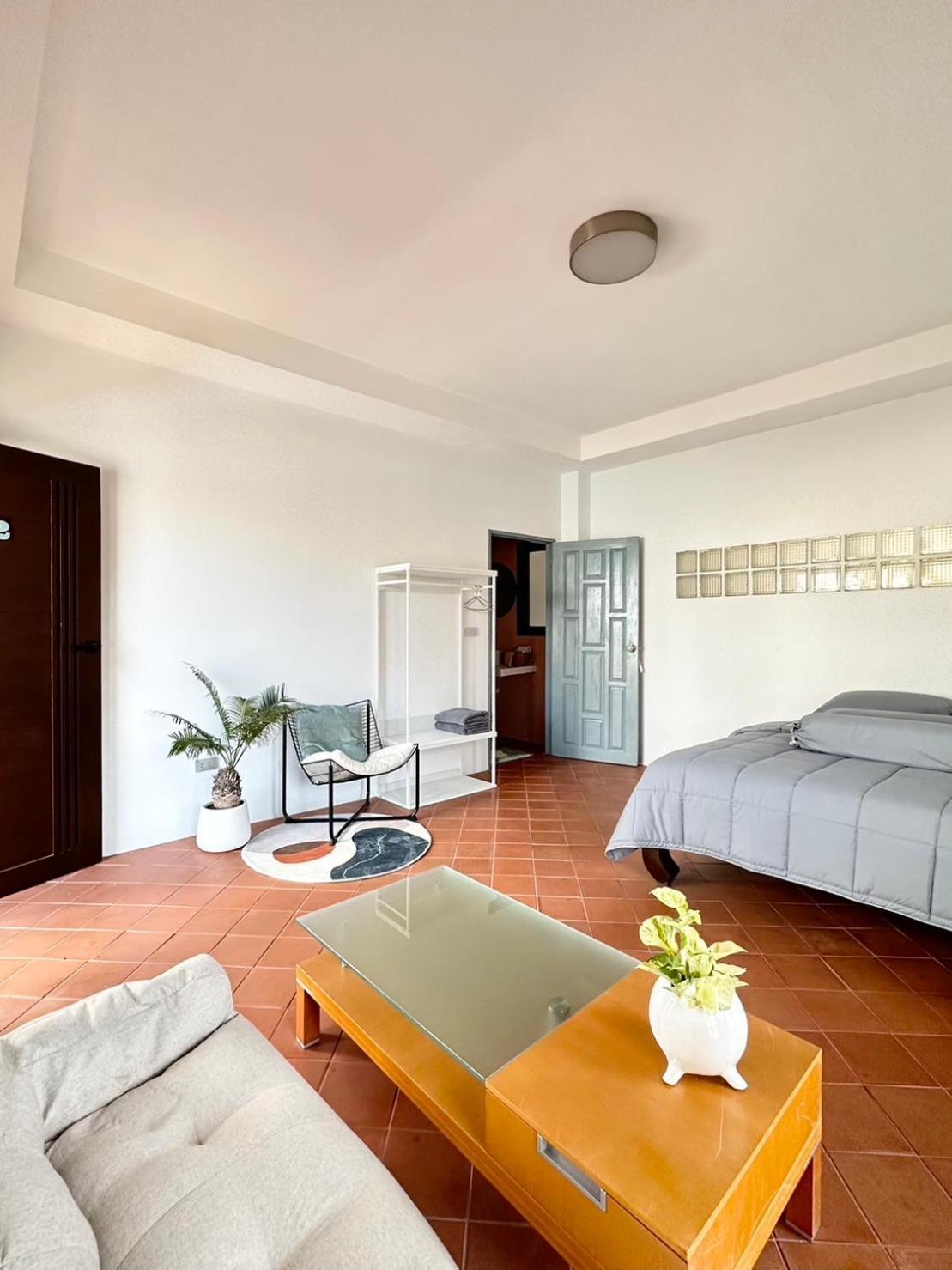 After-grad Poshtel